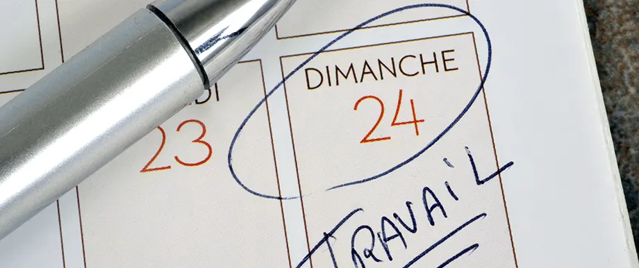Travailler le dimanche : que dit le code du travail